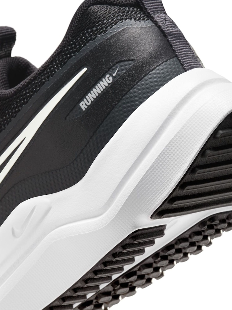 Nike Black/White Youth Cosmic Running Trainers - Image 11 of 11