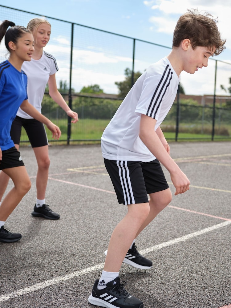 طقم Aeroready للتدريب بتفصيل عادي و3 خطوط من أساسيات تشكيلة ملابس التدريب الرياضية من adidas - صورة 2 من 10 طقم Aeroready للتدريب بتفصيل عادي و3 خطوط من أساسيات تشكيلة ملابس التدريب الرياضية من adidas - صورة 2 من 10