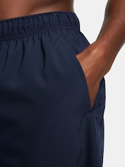 Azul marino - 7 pulgadas - Pantalones cortos sin forro para correr Dri-FIT Challenger de Nike - Imagen 5 de 9
