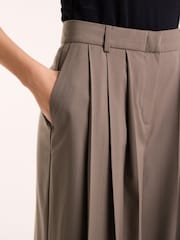 Nerzbraun - Plissierte Hose mit weitem Bein und mittelhohem Bund - Bild 4 von 6