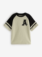 Noir/Blanc/Pierre Grunge Varsity - Relaxed Fit Graphic Print Short Sleeve 100% Cotton T-Shirts 3 Pack (3-16yrs) - Image 2 de 9