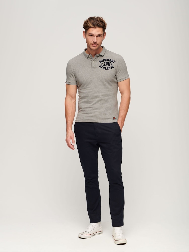 Grau - Superdry Vintage Athletic Poloshirt aus 100 % Baumwolle - Bild 2 von 6 Grau - Superdry Vintage Athletic Poloshirt aus 100 % Baumwolle - Bild 2 von 6