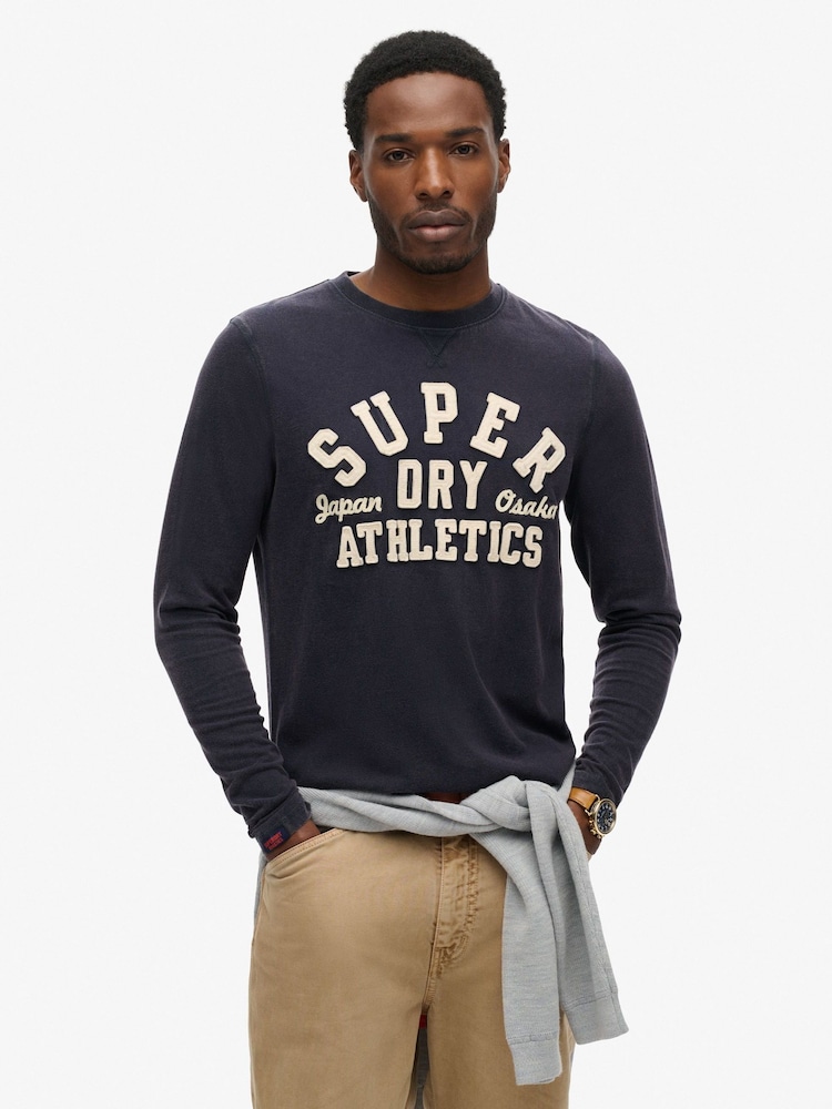Eclipse-Marineblau - Superdry Vintage Athletic Chest Langarm-T-Shirt aus 100 % Baumwolle - Bild 1 von 5