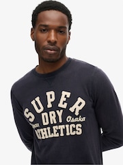 Eclipse-Marineblau - Superdry Vintage Athletic Chest Langarm-T-Shirt aus 100 % Baumwolle - Bild 3 von 5