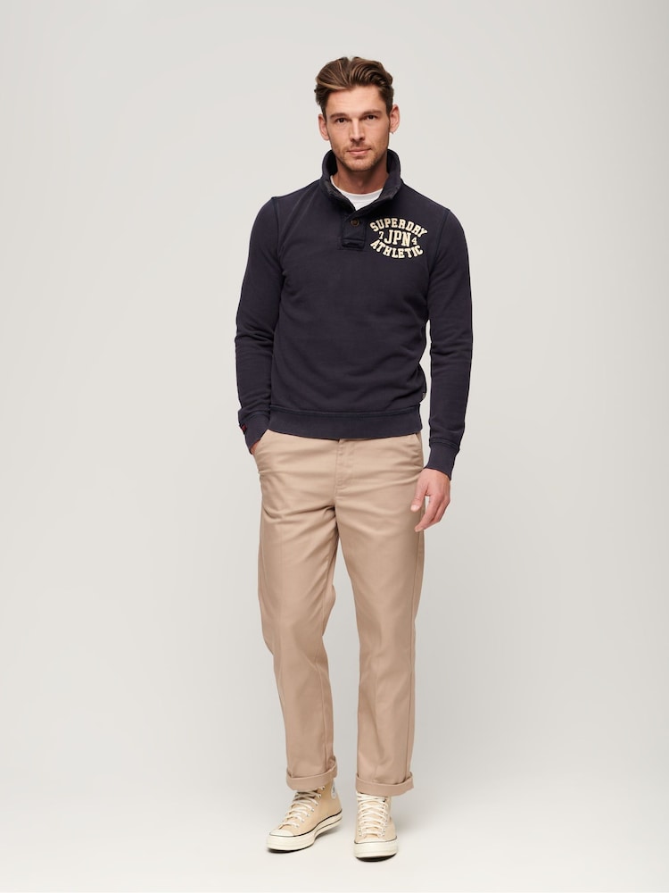 كحلي Eclipse - هودي رياضي بتصميم عتيق من القطن 100% Henley من Superdry - صورة 2 من 6 كحلي Eclipse - هودي رياضي بتصميم عتيق من القطن 100% Henley من Superdry - صورة 2 من 6