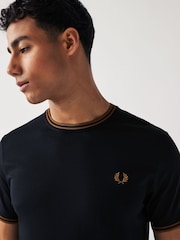 Fred Perry Twin Tipped Logo T-Shirt - Image 4 of 6