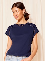 Blau - Friends Like These Kurzarm-T-Shirt mit Leiterbesatz und Blasen-Saum - Bild 1 von 4