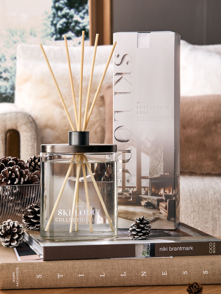 Collection Luxe Ski Lodge Iris and Bergamot 400ml Luxury Fragranced Reed Diffuser - Image 1 of 3