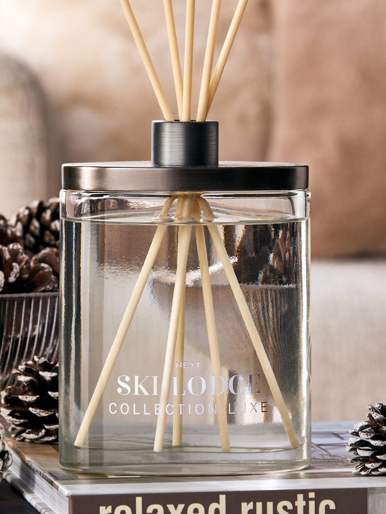 Collection Luxe Ski Lodge Iris and Bergamot 400ml Luxury Fragranced Reed Diffuser - Image 2 of 3