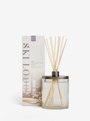 Collection Luxe Ski Lodge Iris and Bergamot 400ml Luxury Fragranced Reed Diffuser - Image 3 of 3