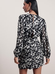 Black/White Monochrome Print Long Sleeve Ruched Mini Dress - Image 3 of 5