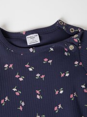 Blau - Polarn O. Pyret geripptes Oberteil aus Bio-Baumwolle mit Floralmuster - Bild 2 von 3