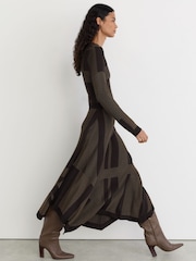 Reiss Chocolate Brown Felicity Geometric-Knit Long-Sleeve Midi Dress - Image 4 of 7