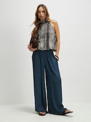 River Island leveälahkeiset joustavat satiinihousut - Kuva 1 / 4