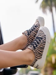 Rocket Dog Natural Jazzin Plus Nala Cotton Trainers - Image 3 of 10