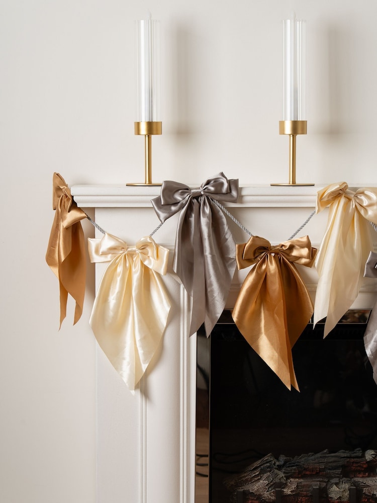 Scottish Everlastings Ltd Silver Satin Bow Garland - Image 1 of 3 Scottish Everlastings Ltd Silver Satin Bow Garland - Image 1 of 3