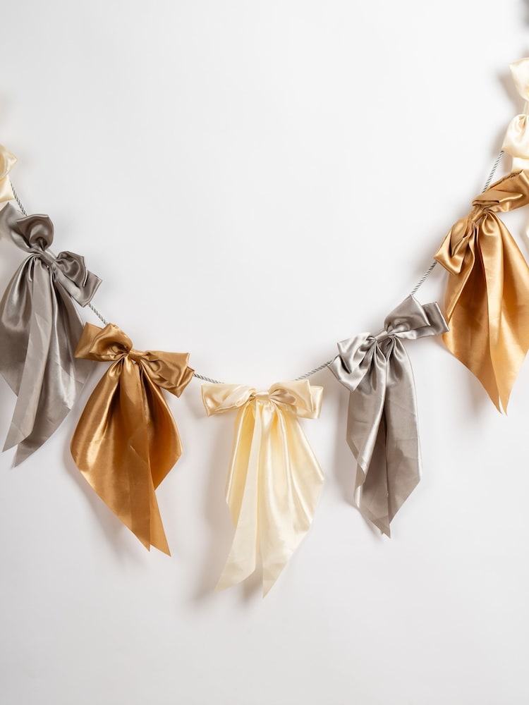Scottish Everlastings Ltd Silver Satin Bow Garland - Image 3 of 3 Scottish Everlastings Ltd Silver Satin Bow Garland - Image 3 of 3