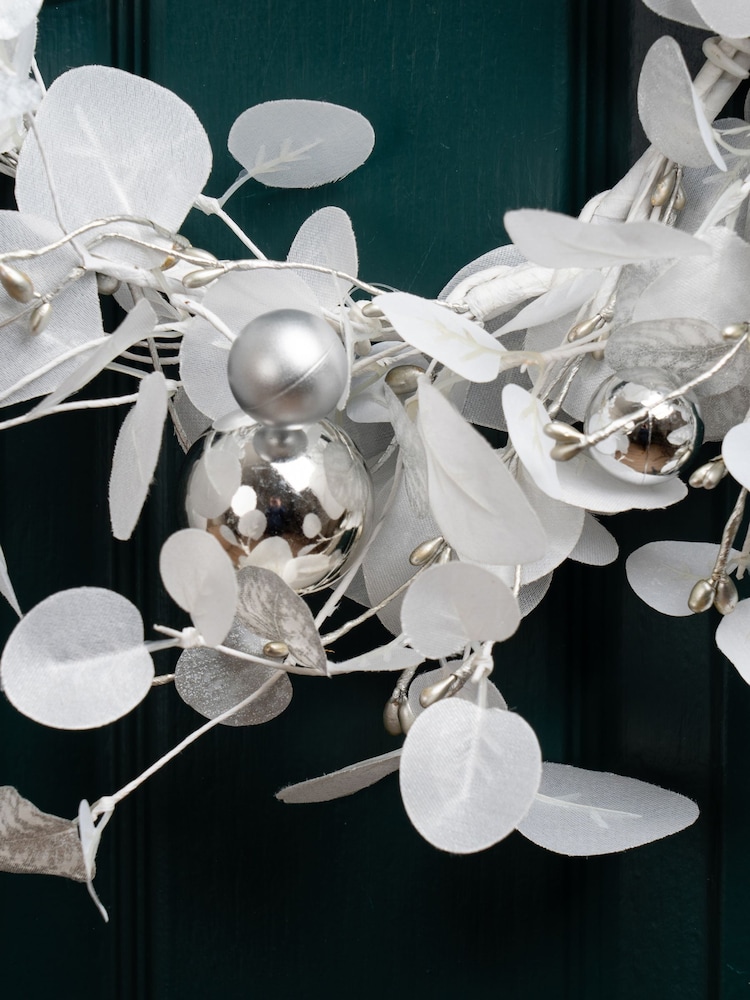 Scottish Everlastings Ltd White Eucalyptus & Bauble Christmas Wreath - Image 3 of 3 Scottish Everlastings Ltd White Eucalyptus & Bauble Christmas Wreath - Image 3 of 3