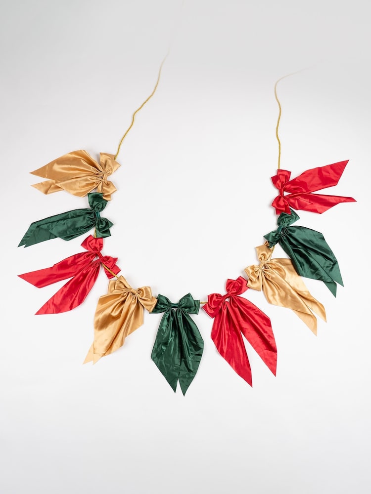 Scottish Everlastings Ltd Red Satin Bow Garland - Image 2 of 3 Scottish Everlastings Ltd Red Satin Bow Garland - Image 2 of 3