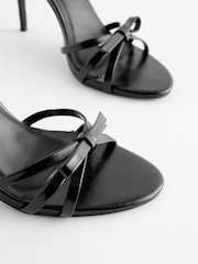 أسود - صنادل بكعب عالي رفيع بأربة، تشكيلة Barely There من Forever Comfort® - صورة 2 من 4