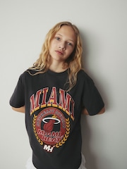 Grau/Miami Heat - NBA Oversize-T-Shirt mit Grafik (3-16 J.) - Bild 4 von 7