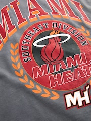 Grau/Miami Heat - NBA Oversize-T-Shirt mit Grafik (3-16 J.) - Bild 7 von 7