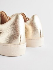 Gold - Signature Lederturnschuhe mit Schnürung und Webdesign - Bild 8 von 8