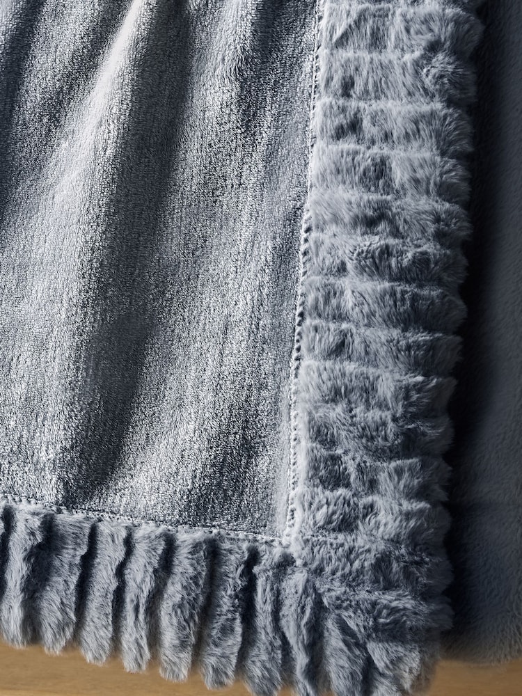 Catherine Lansfield Velvet And Faux Fur Soft and Cosy Throw - Image 2 of 5 Catherine Lansfield Velvet And Faux Fur Soft and Cosy Throw - Image 2 of 5