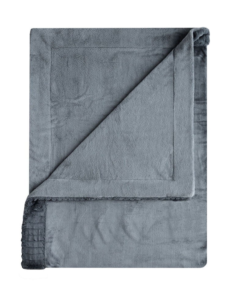 Catherine Lansfield Velvet And Faux Fur Soft and Cosy Throw - Image 5 of 5