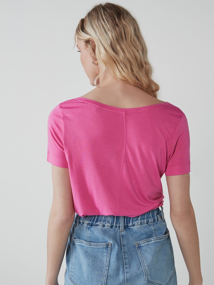 Pink - Lässiges T-Shirt mit V-Ausschnitt - Bild 2 von 5 Pink - Lässiges T-Shirt mit V-Ausschnitt - Bild 2 von 5
