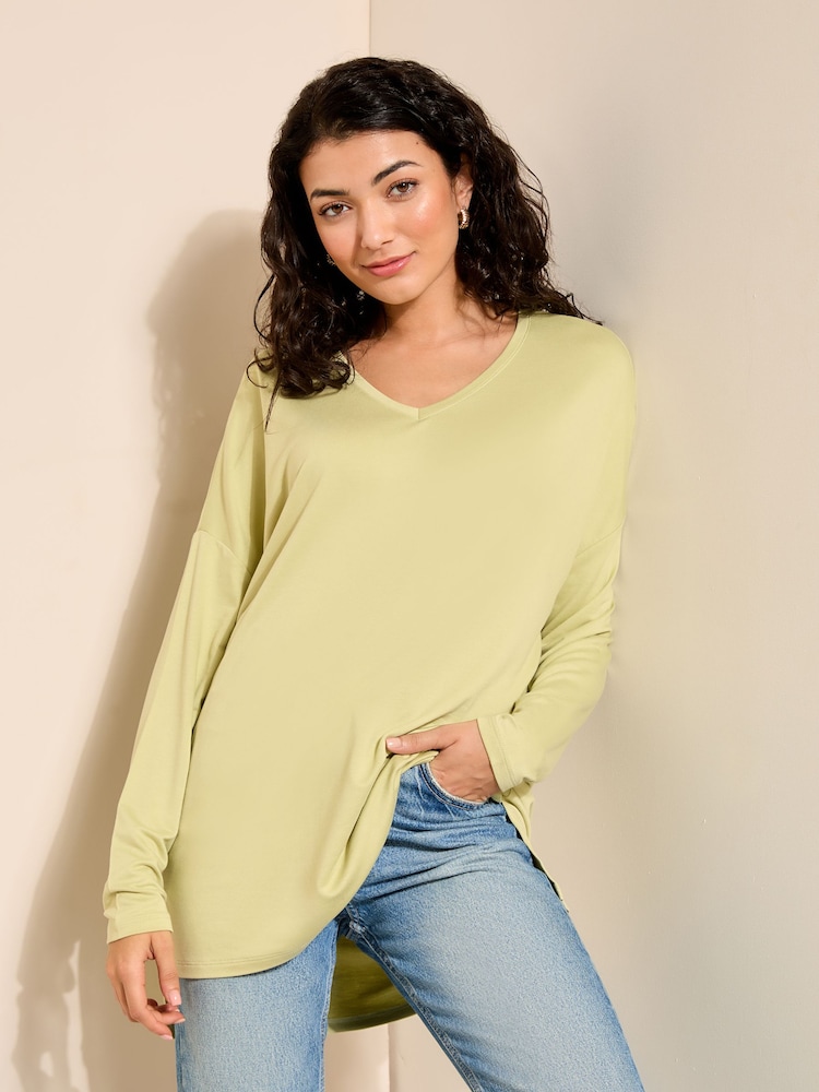 Groen - Friends Like These tuniek van zachte jersey met V-hals en lange mouwen - Image 1 of 3