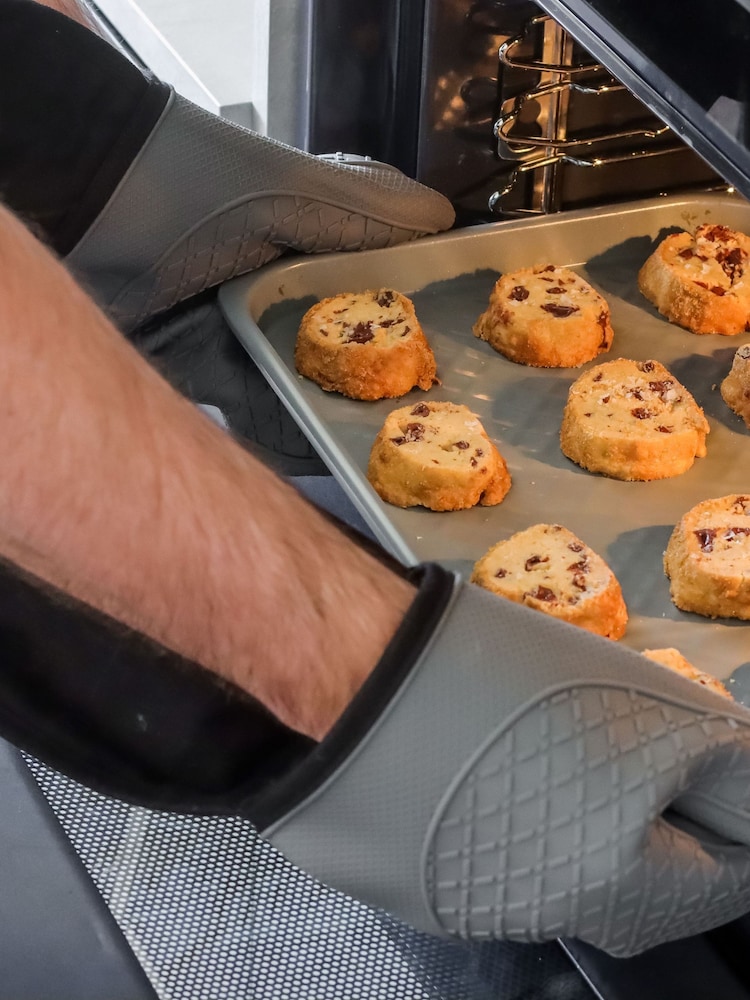 Masterclass Grey Waterproof Silicone Double Oven Gloves - Image 1 of 3 Masterclass Grey Waterproof Silicone Double Oven Gloves - Image 1 of 3