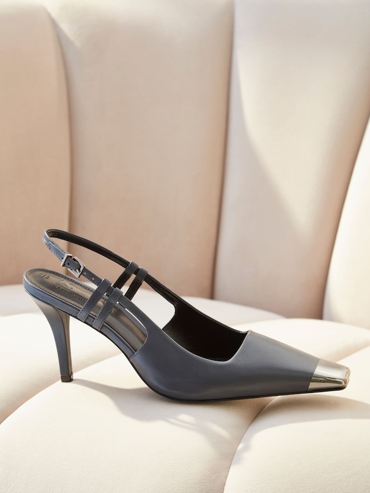 Grau - Hochwertige Leder- und Metall-Schuhe mit Keilabsatz und Slingback-Absatz - Bild 2 von 6 Grau - Hochwertige Leder- und Metall-Schuhe mit Keilabsatz und Slingback-Absatz - Bild 2 von 6