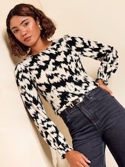 Friends Like These Black Print Shirred Cuff Top - Image 4 of 5