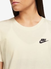 Nike Cream Sportswear Club Essentials 100% Cotton T-Shirt - Image 3 of 5