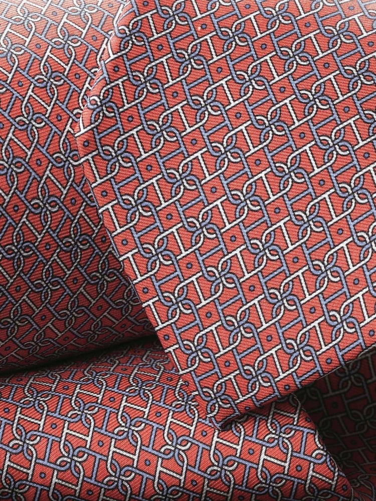 Charles Tyrwhitt Pink Silk Print Tie - Image 3 of 3 Charles Tyrwhitt Pink Silk Print Tie - Image 3 of 3