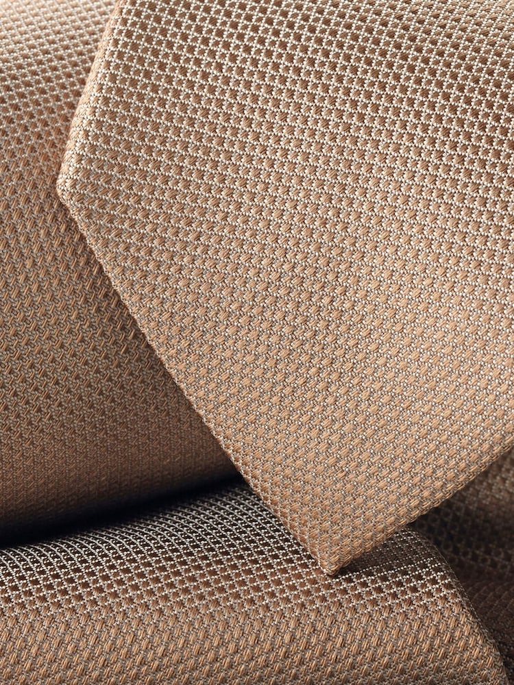 لون طبيعي - ربطة عنق حرير بملمس بارز من Charles Tyrwhitt - صورة 2 من 2