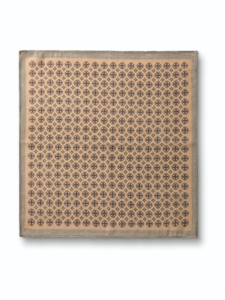 Charles Tyrwhitt Natural Floral Silk Pocket Square - Image 2 of 3 Charles Tyrwhitt Natural Floral Silk Pocket Square - Image 2 of 3