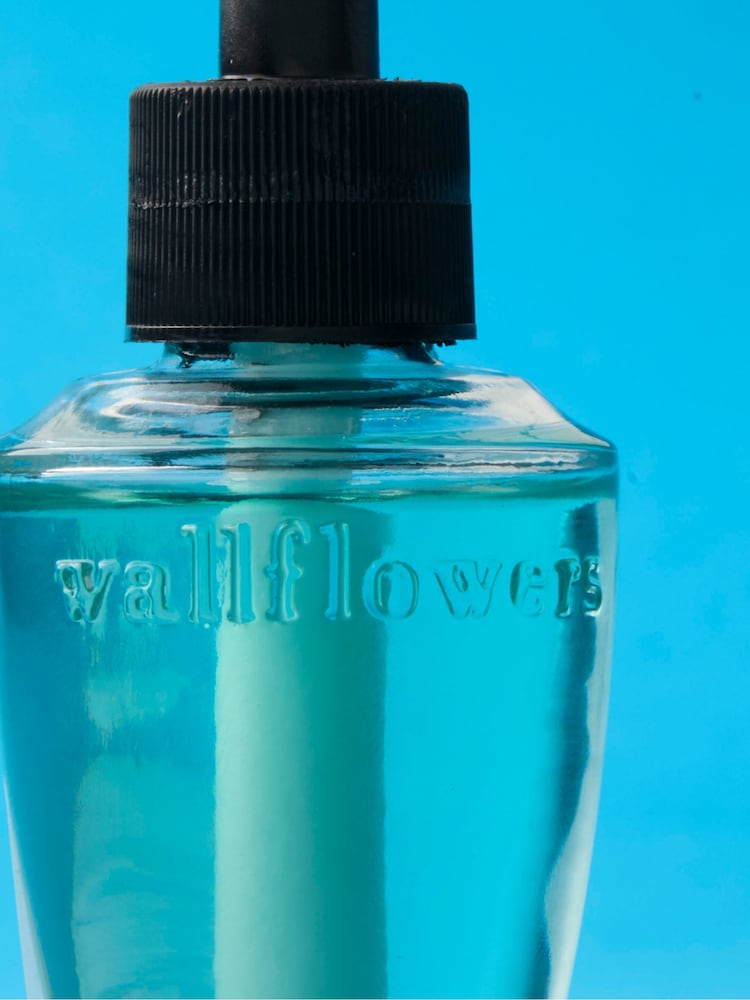 Bath & Body Works Snowball Fight Wallflowers Fragrance Refill 24ml - Image 2 of 3