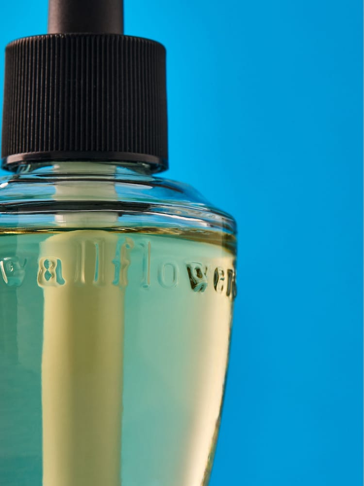 Bath & Body Works Christmas Cabin Wallflowers Fragrance Refill 24ml - Image 2 of 3