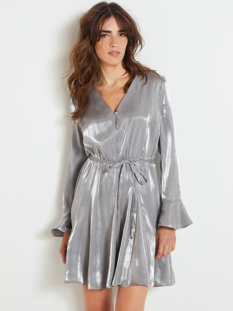 Silber-Metallic - Minikleid mit langen Flügelärmeln - Bild 1 von 6 Silber-Metallic - Minikleid mit langen Flügelärmeln - Bild 1 von 6