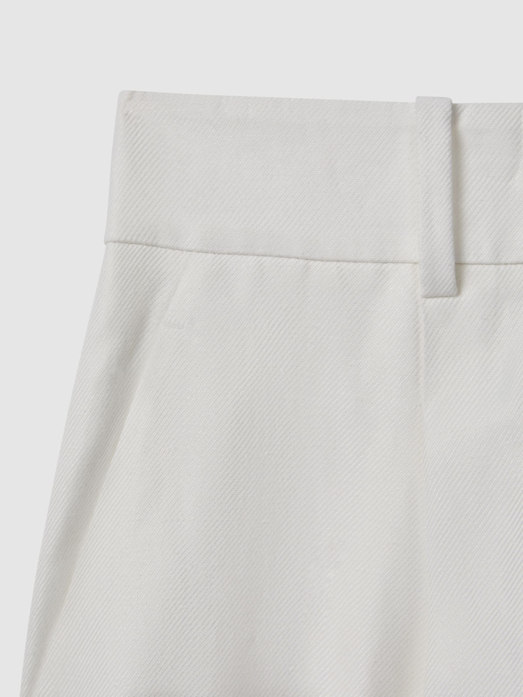 Reiss White Lori Viscose-Linen Front Pleat Suit Shorts - Image 6 of 6