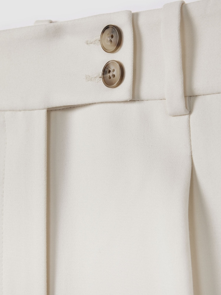 Reiss Cream Millie Front Pleat Tailored Shorts - Image 6 of 6