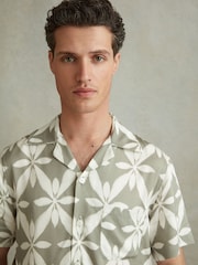 Reiss Sage Green Marabel Relaxed Printed Cuban Collar Shirt - Image 1 of 5