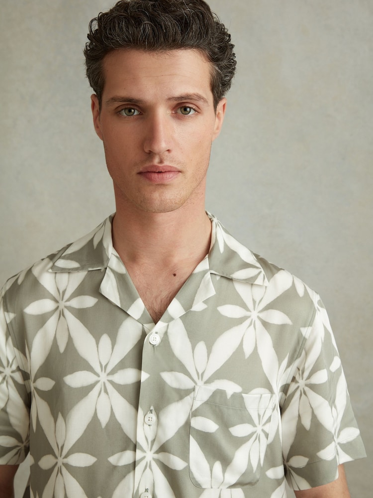 Reiss Sage Green Marabel Relaxed Printed Cuban Collar Shirt - Image 1 of 5