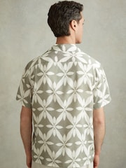 Reiss Sage Green Marabel Relaxed Printed Cuban Collar Shirt - Image 4 of 5