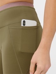 Sweaty Betty Green Power Colourblock 6" Shorts - Image 7 of 8