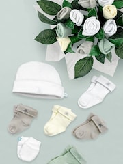 Babyblooms 100% Cotton Welcome Christmas Hamper with Personalised Frankie Bear Soft Toy - Image 3 of 4