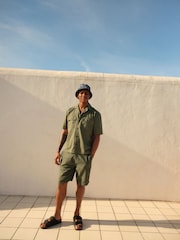 Grün - Chinoshorts aus Leinenmischung - Bild 2 von 9
