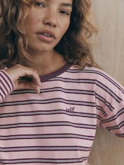 Pink Stripe - Self. T-Shirt na may Mock Layer - Larawan 5 ng 5